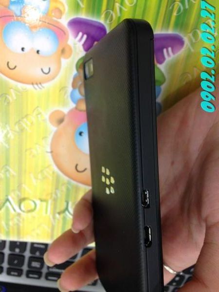 Cần bán blackberry z10 likenew 98% - 2