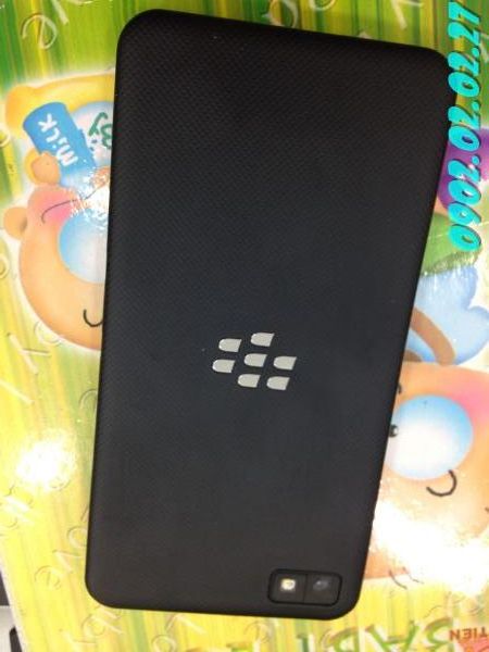 Cần bán blackberry z10 likenew 98% - 1
