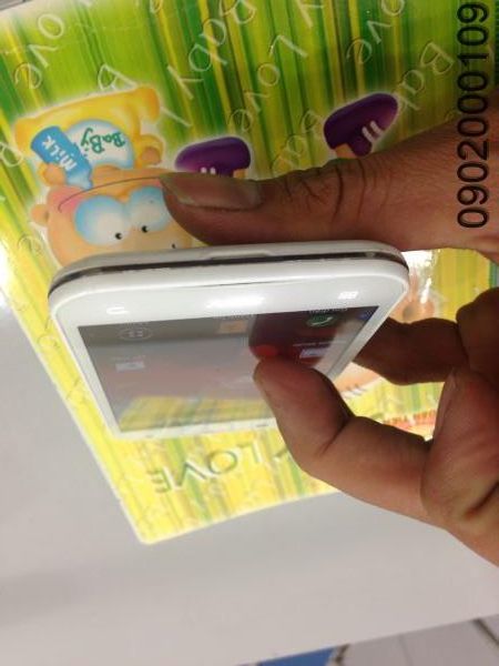 Sky A820 màu trắng , mới 97% ((** Hình Thật**)) giá 1tr3 - 12