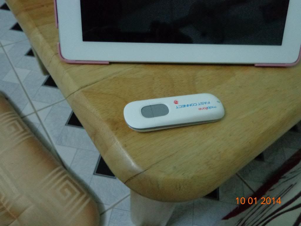 Cục usb phát sóng 3g mobifone xài đc 3 mạng mới tinh hàng chưa xài luôn nghen...