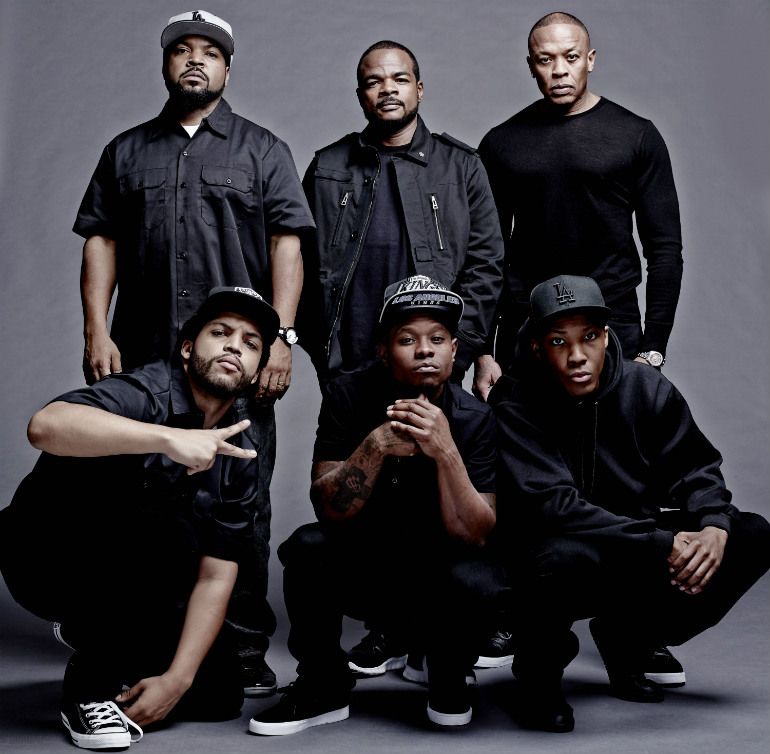 Ice Cube a Dr. Dre nám chcú niečo povedať v traileri pre Straight Outta Compton!