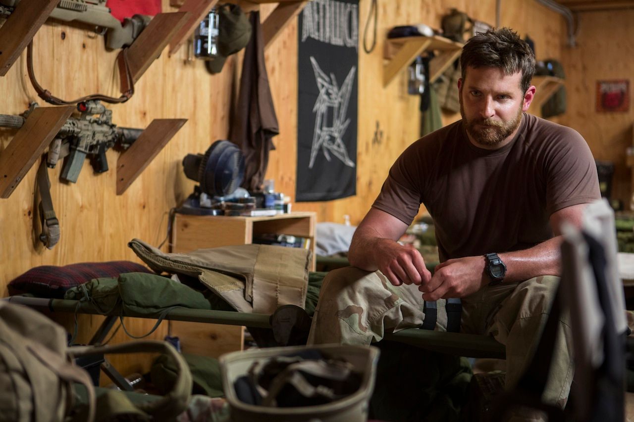 Bradley Cooper sa čoskoro dostane do kín ako najsmrteľnejší Americký Sniper