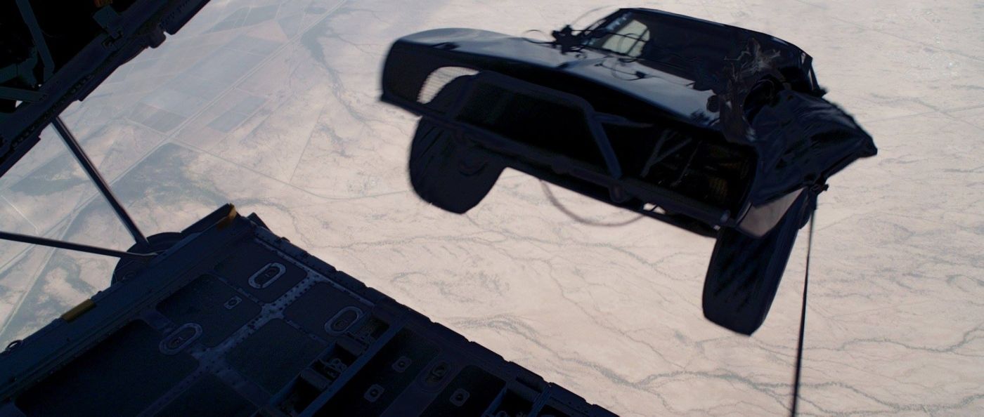 Furious 7 na nových fotkách. Sleduj The Rocka a jeho súboj s Jasonom Stathamom