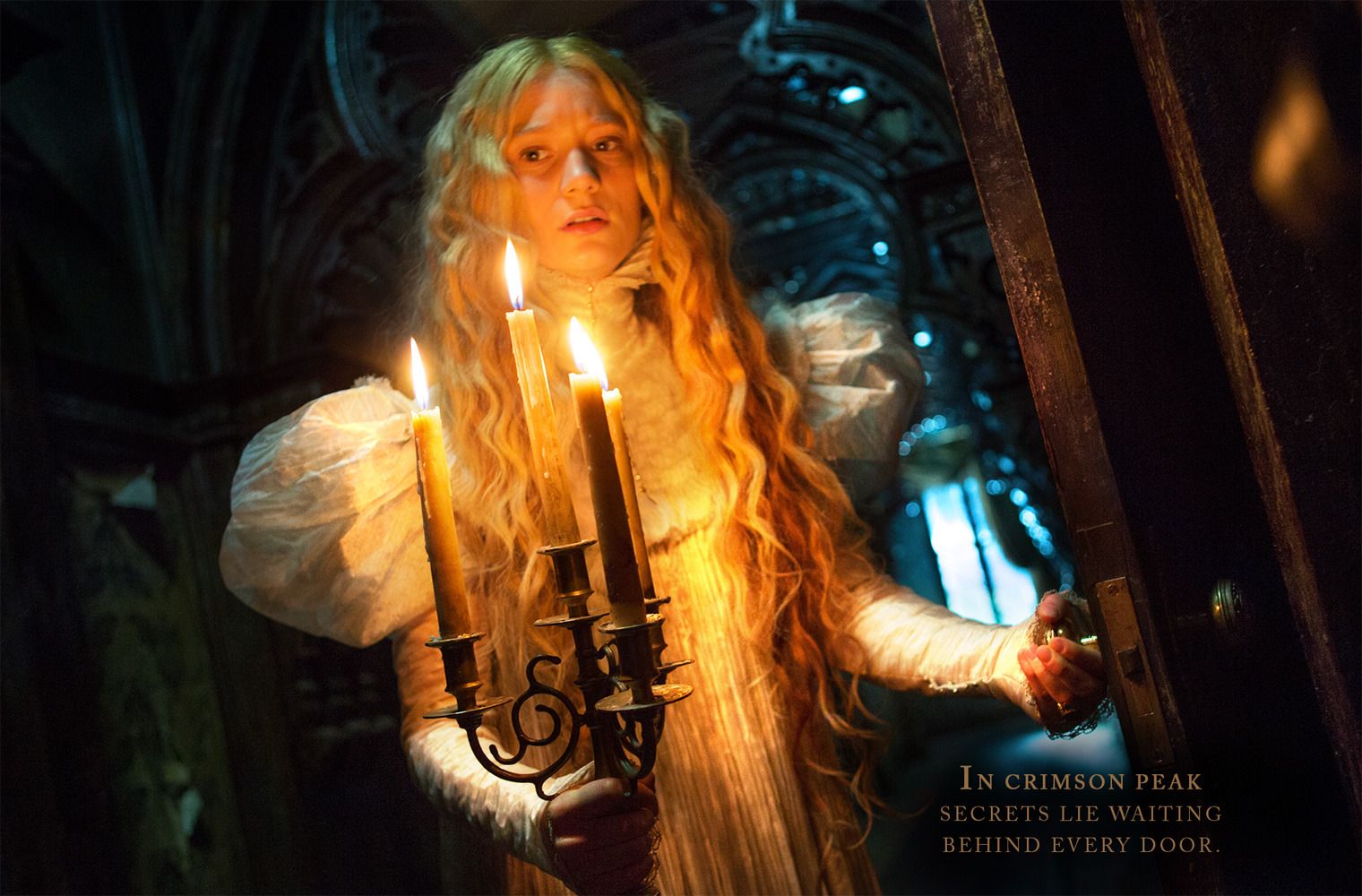 Nový Del Torov gotický horor Crimson Peak s Lokim v hlavnej úlohe odkrýva svoje hrôzy