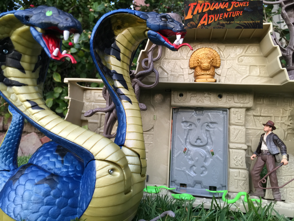 Giant Cobra Playset review Chap Mei Universe