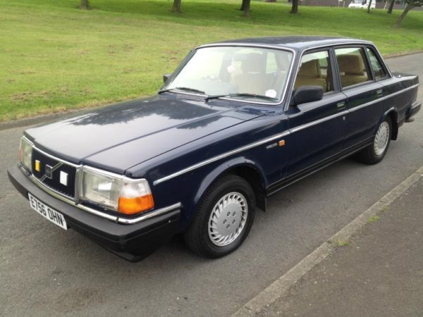 Volvo240_zps15d18eff.jpg