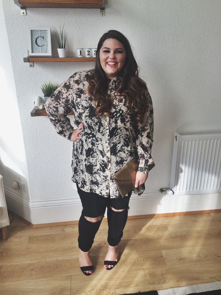  <img src="ripped skinny jeans" alt="plus size ripped skinny jeans" />
