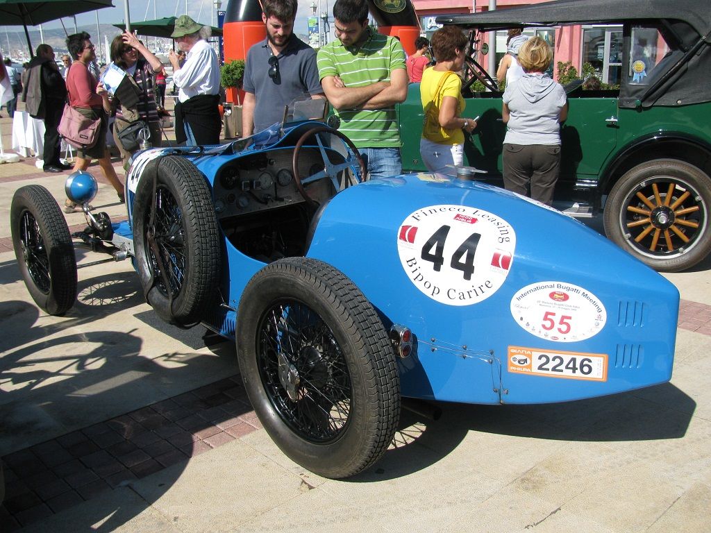 photo 2cdebugatti3_zps426000b6.jpg
