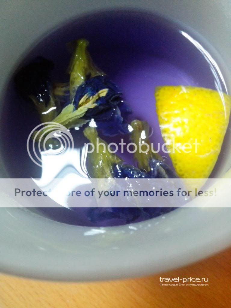 синий чай превращается в фиолетовый